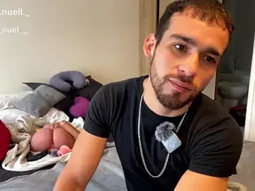 Stripchat Sex Cam of Emanuell__