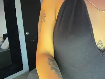 Stripchat Watch Live Sex Cams of LOREN_CAMPBELL