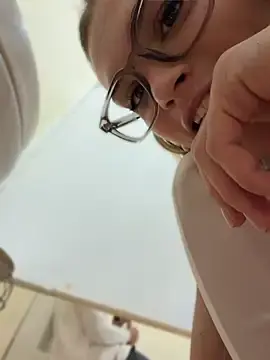 Stripchat Live Sex Cam of Nicoleevien