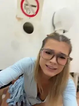 Stripchat Sex Cam of Nicoleevien