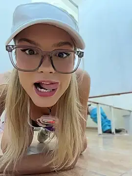 Stripchat Live Sex Cam of Nicoleevien