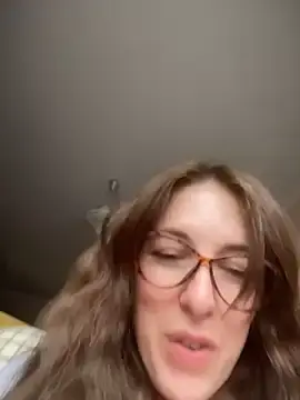 Stripchat Live Sex Cam of MommmyYummy