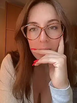 Stripchat Live Sex Cam of MommmyYummy