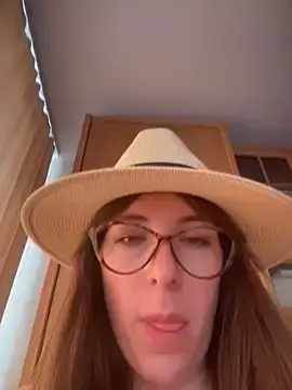 Stripchat Best Webcam of MommmyYummy