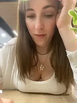 Stripchat Adult Webcam of MommmyYummy