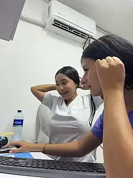 Stripchat Sex Cam of Mia_Alanna