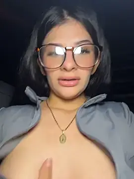 Stripchat Sex Cam of Mia_Alanna