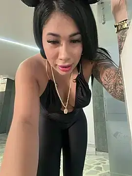 Stripchat Sex Cam of kiim_taaylor