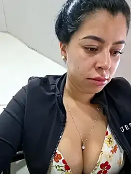 Stripchat Adult Webcam of Luianna