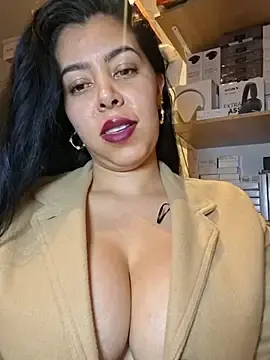 Stripchat Adult Video Chat of Luianna
