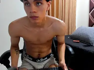 Stripchat Live Sex of Ithan_Hott
