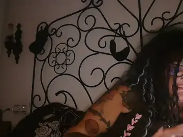 Stripchat Live Sex Cam of Ravenblack666