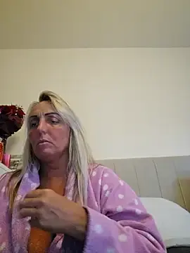 Stripchat Free Porn Cam of theblondecocklover