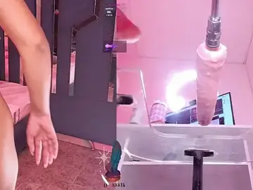 Stripchat Free Live Porn of MilaHall_