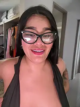 Stripchat Adult Webcam of Issane_Peru