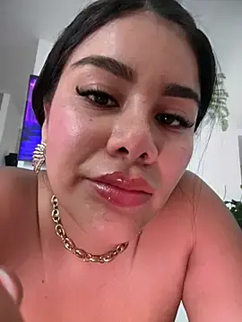 Stripchat Adult Webcam of Issane_Peru