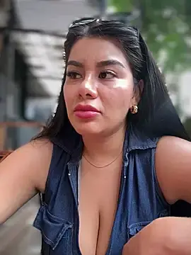 Stripchat Live Sex Cam of Issane_Peru