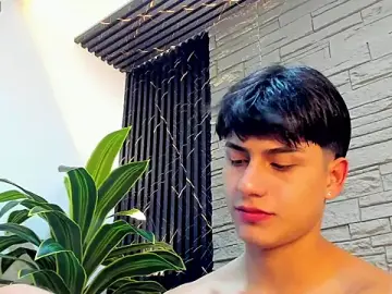 Stripchat Free Porn Cam of Lander_Cruz