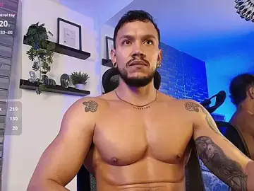Stripchat Live Sex of ARON_TAYLER01