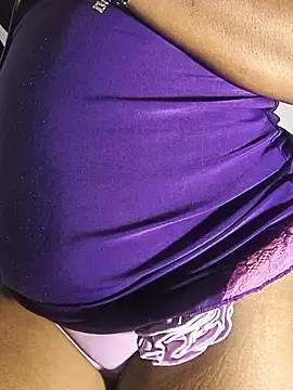 Stripchat Live Sex Cam of DIRTYSECRET_QUEEN_07