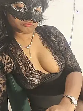 Stripchat Sex Cam of DIRTYSECRET_QUEEN_07