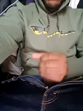 Stripchat Free Porn Cam of bigboytoy912
