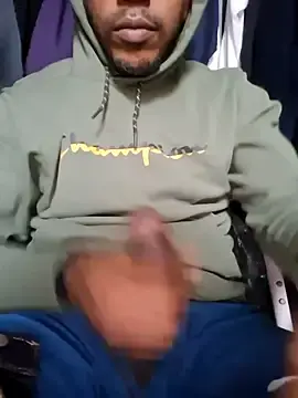 Stripchat Sex Cam of bigboytoy912