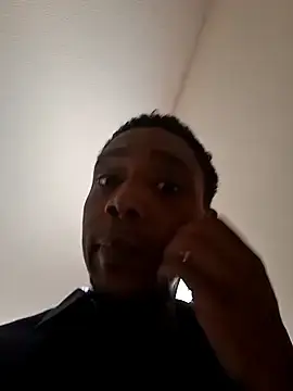 Stripchat Free Porn Cam of bigboytoy912