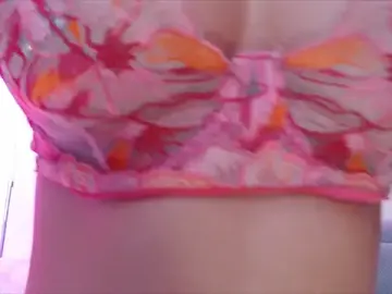 Stripchat Live Sex Cam of LaylaCruzRose