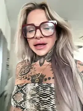 Stripchat Free Porn Cam of RAWXII