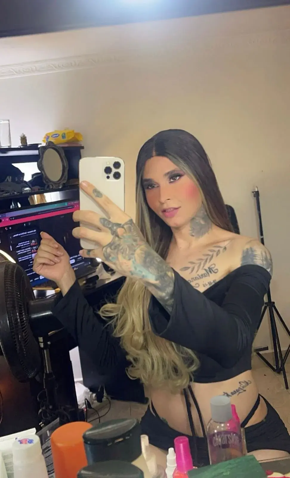 mona_bigcock
