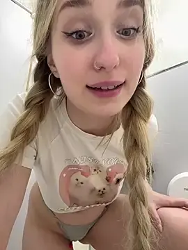 Stripchat Free Live Porn of LollyPollly