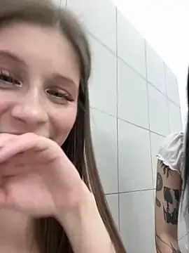 Stripchat Live Sex Cam of KnockKnock-