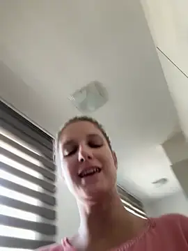 Stripchat Sex Cam of jennifer11772