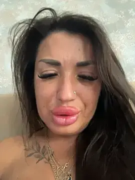 Stripchat Live Sex Cam of RuslanaXX