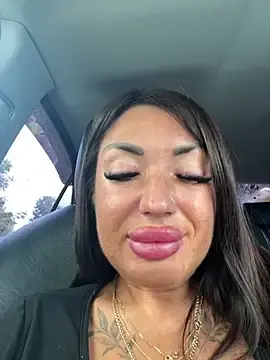 Stripchat Live Sex Cam of RuslanaXX