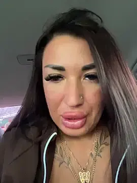 Stripchat Live Sex Cam of RuslanaXX