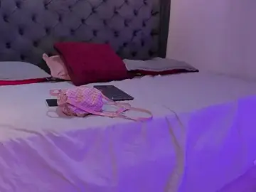 Stripchat Sex Cam of two_milkyway