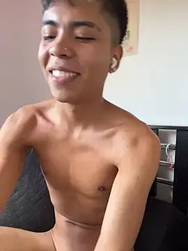 Stripchat Live Sex Cam of MaxiWildd