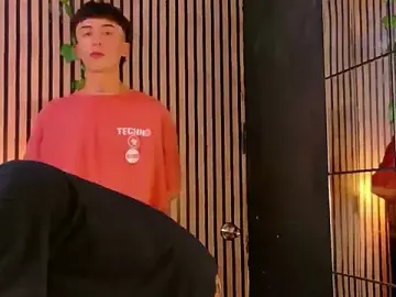 Stripchat Free Porn Cam of heyy_noah11
