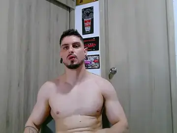 Stripchat Free Porn Cam of Aaron_kwok28