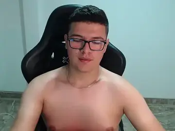 Stripchat Live Sex Cam of Plug_Control
