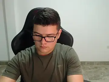 Stripchat Live Sex Cam of Plug_Control