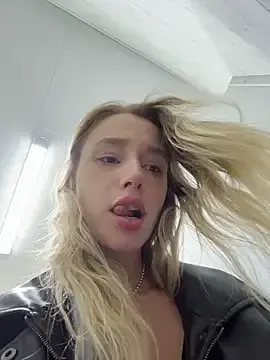 Stripchat Live Sex Cam of sssativa_more