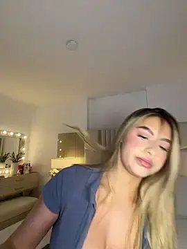 Stripchat Free Porn Cam of _laura_02