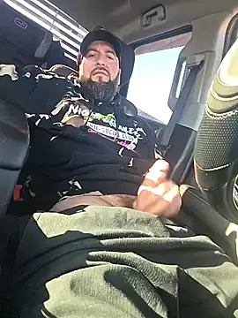 Stripchat Free Porn Cam of Beardedtattood