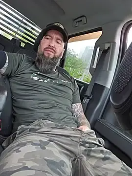 Stripchat Sex Cam of Beardedtattood
