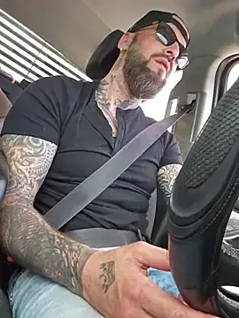 Stripchat Live Sex Cam of Beardedtattood