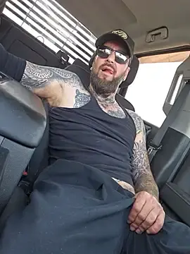 Stripchat Free Porn Cam of Beardedtattood