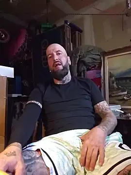 Stripchat Adult Webcam of Beardedtattood